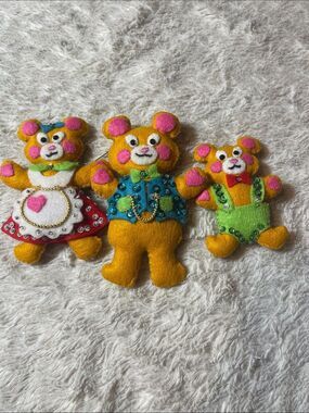 Vintage felt ornaments bear family